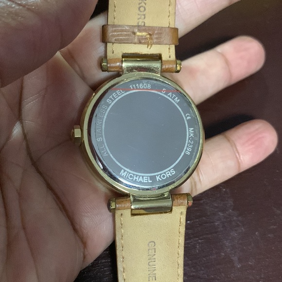 Brown and gold leather strap Michael Kors watch worn a handful of times. - Picture 3 of 3